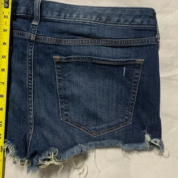 Express jean shorts - Picture 9 of 9